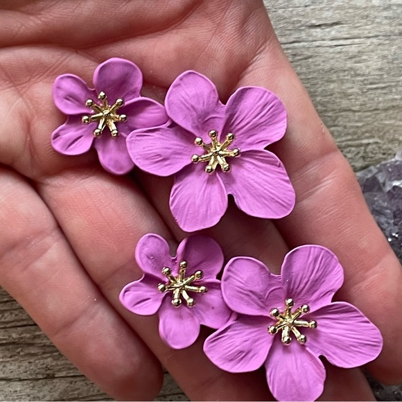 Anthro Blossom Earrings in Lavender - Picture 3 of 5